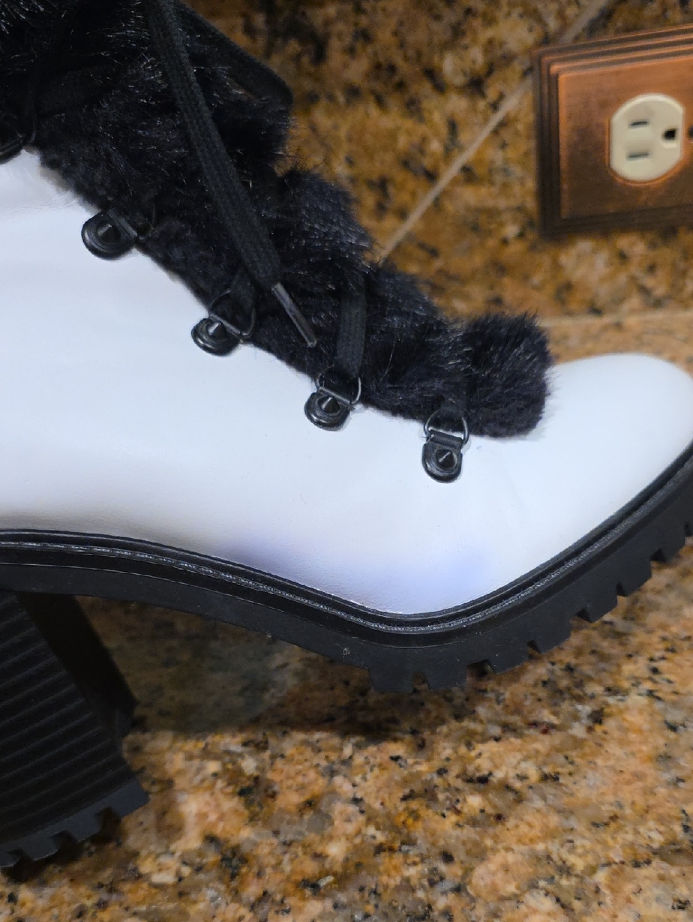 Guess Faux Fur Lined Block Heel Boots - SZ 10 - Picture 8 of 14